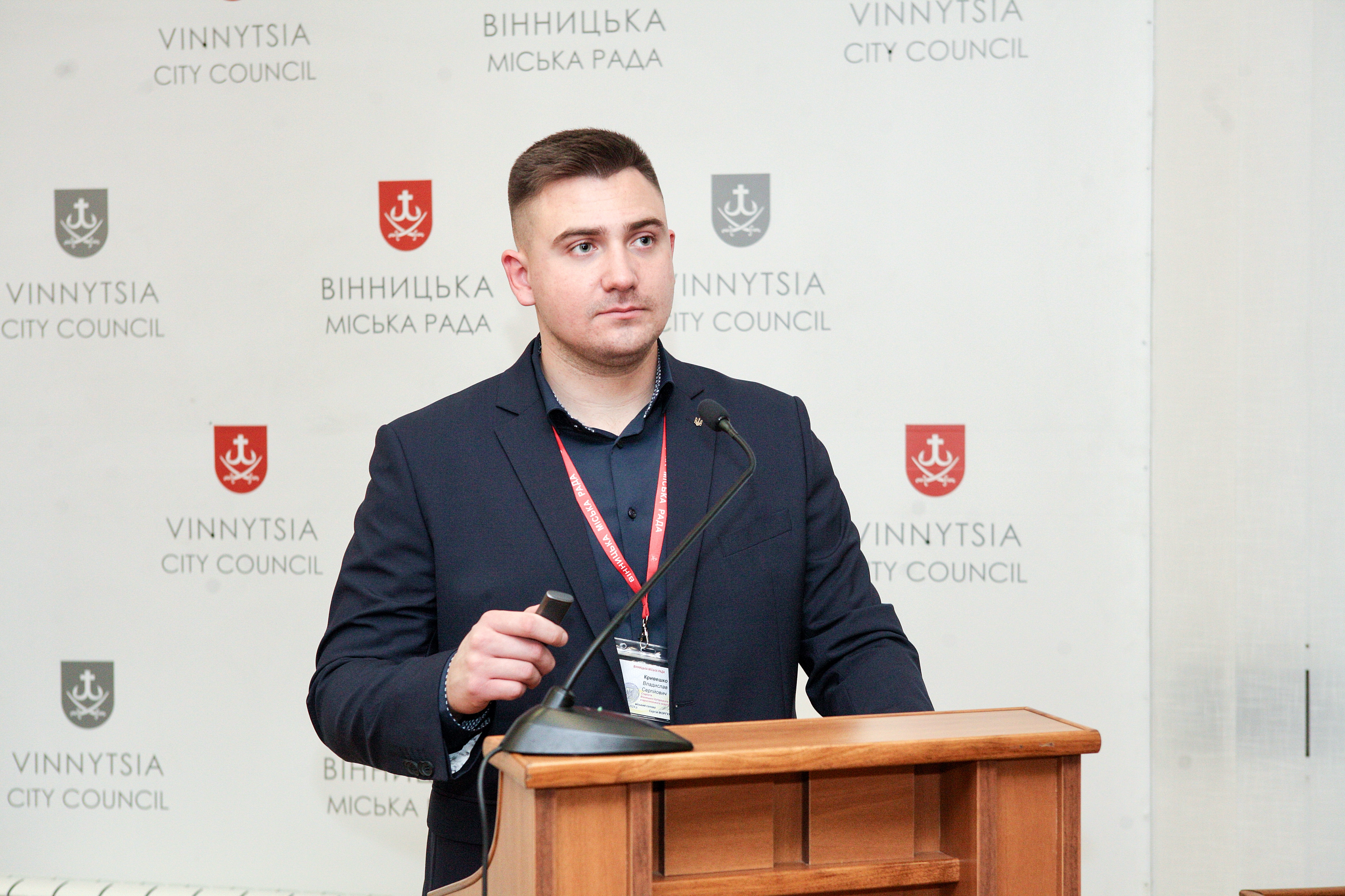 Передавали дрони, плели сітки та формували продовольчі вантажі для Сил оборони, також дбали про енергетичну безпеку та стійкий розвиток громади. Староста Вінницько-Хутірського старостинського округу, Владислав Кривешко, підбив підсумки 2024 року